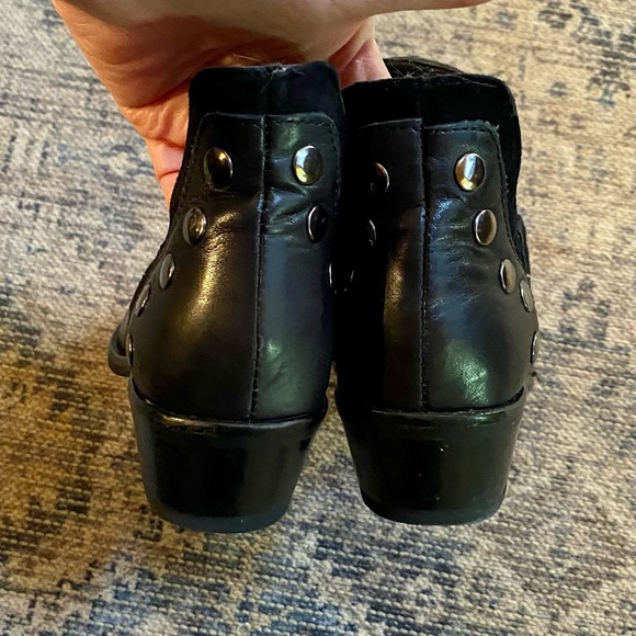 ✨Leather Grommet Shootie made in Spain size 38/7.5✨ - Picture 6 of 8